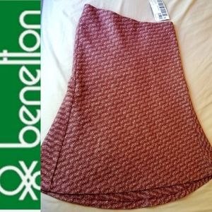 Benetton/ Sisley  Skirt  -- Actual Color is MAUVE